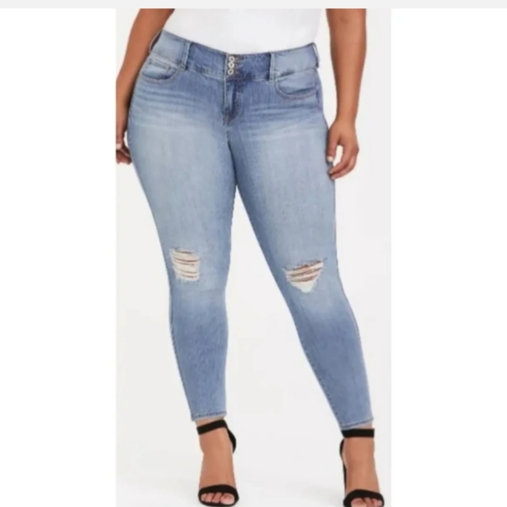 Torrid Premium Light Wash Jeggings Jeans Stretch Distressed 18XT 18 Xtra Tall